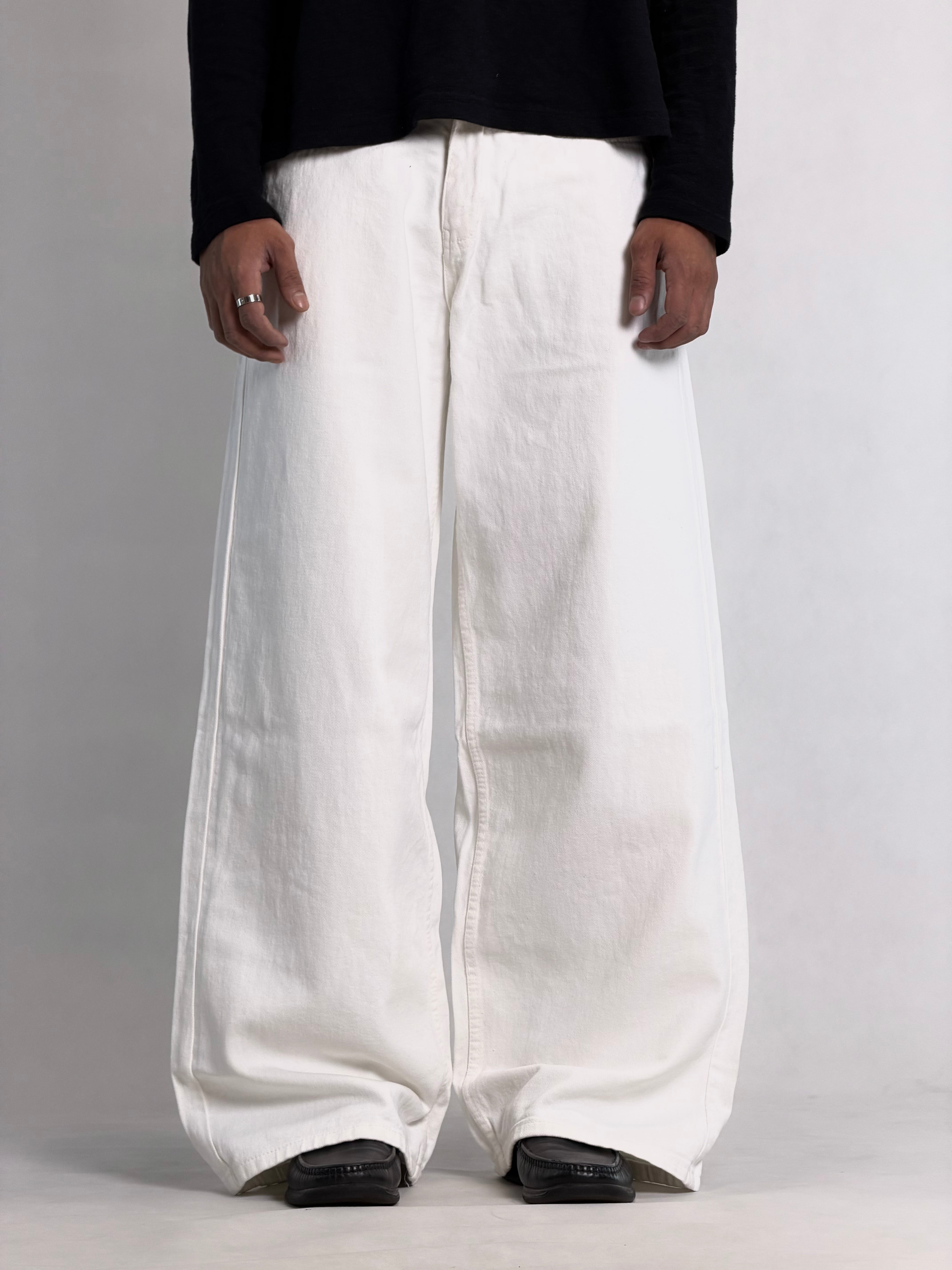 END WHITE BAGGY