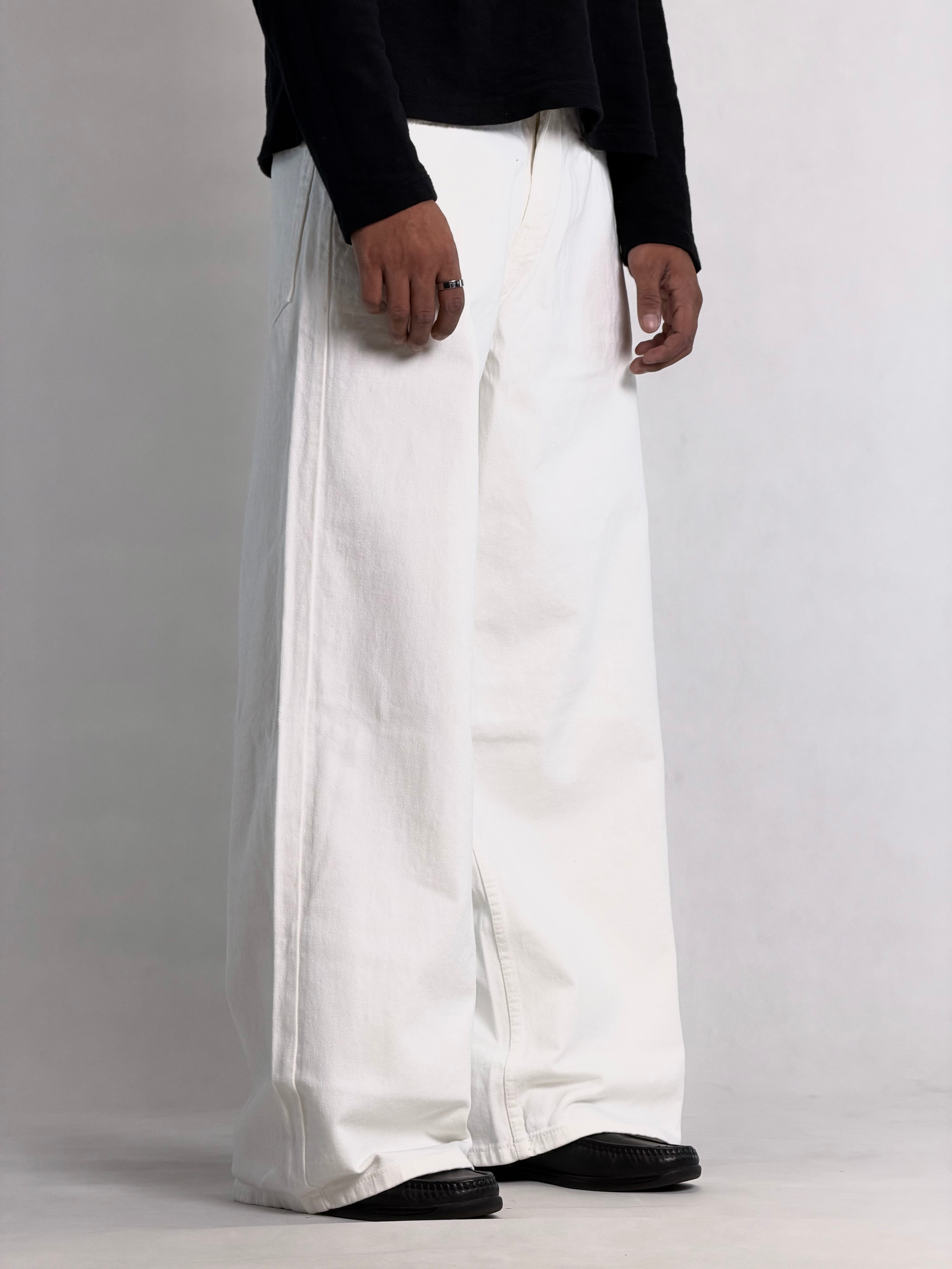 END WHITE BAGGY