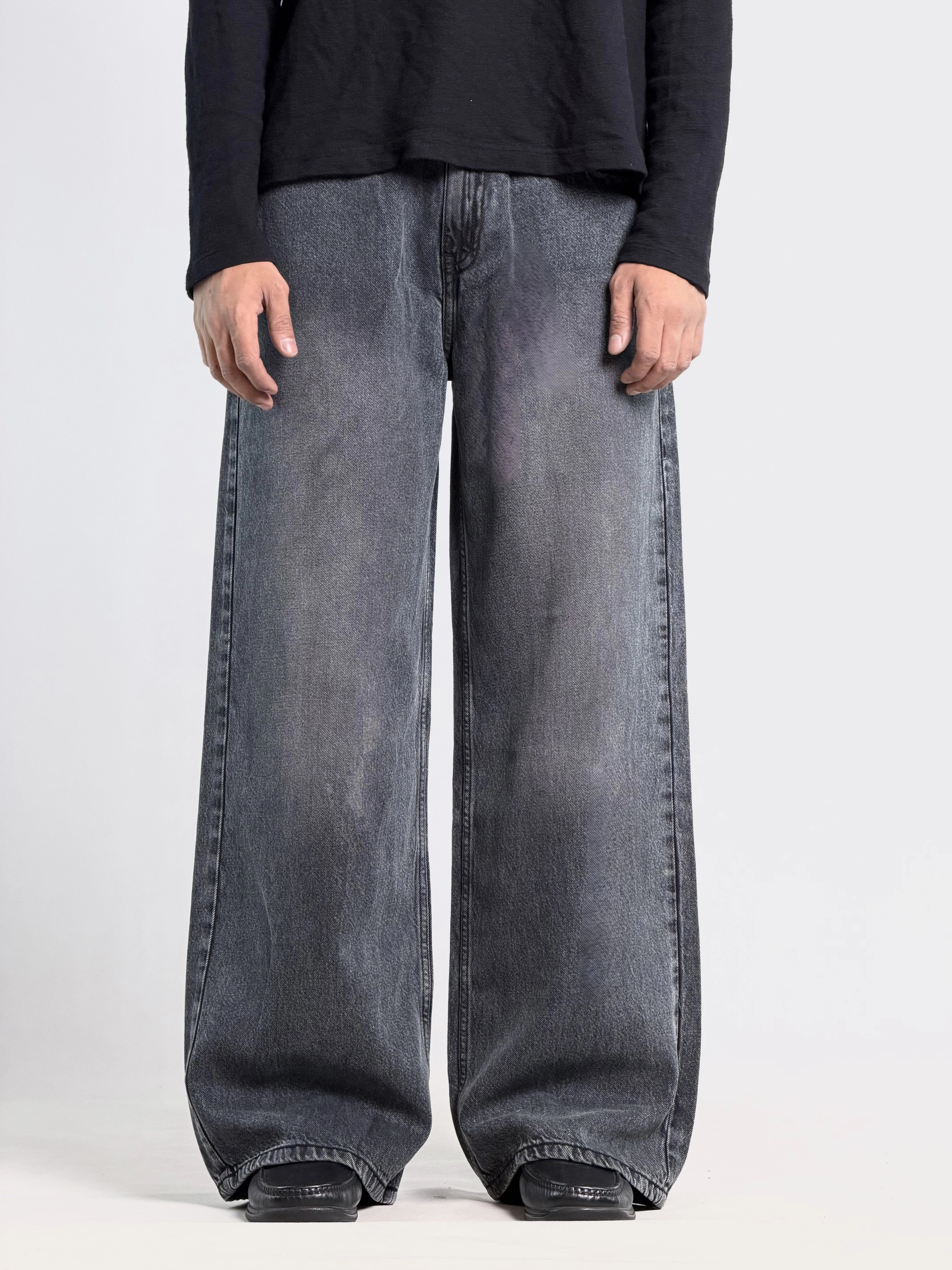 BLAND BLACK BAGGY