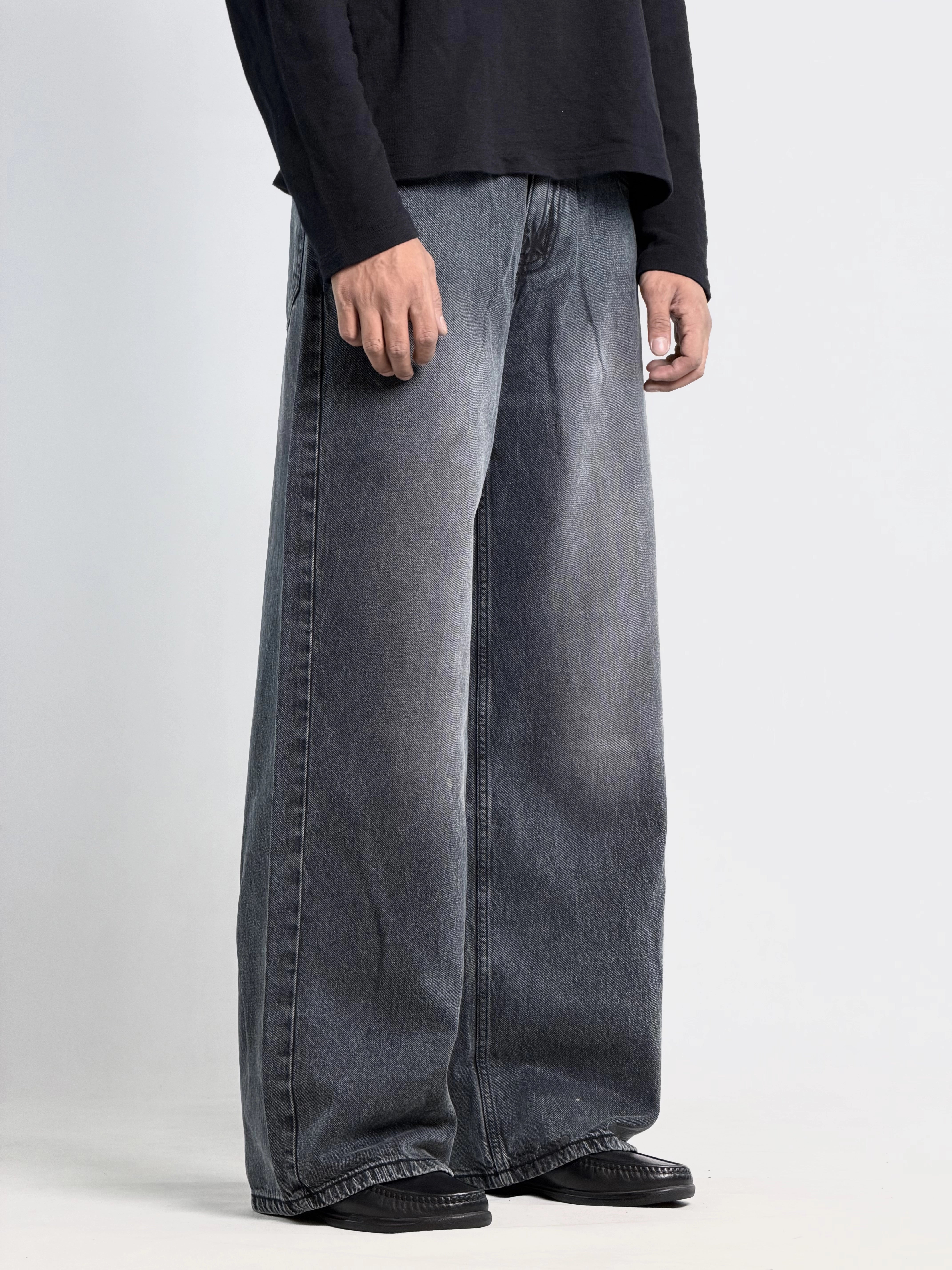 BLAND BLACK BAGGY