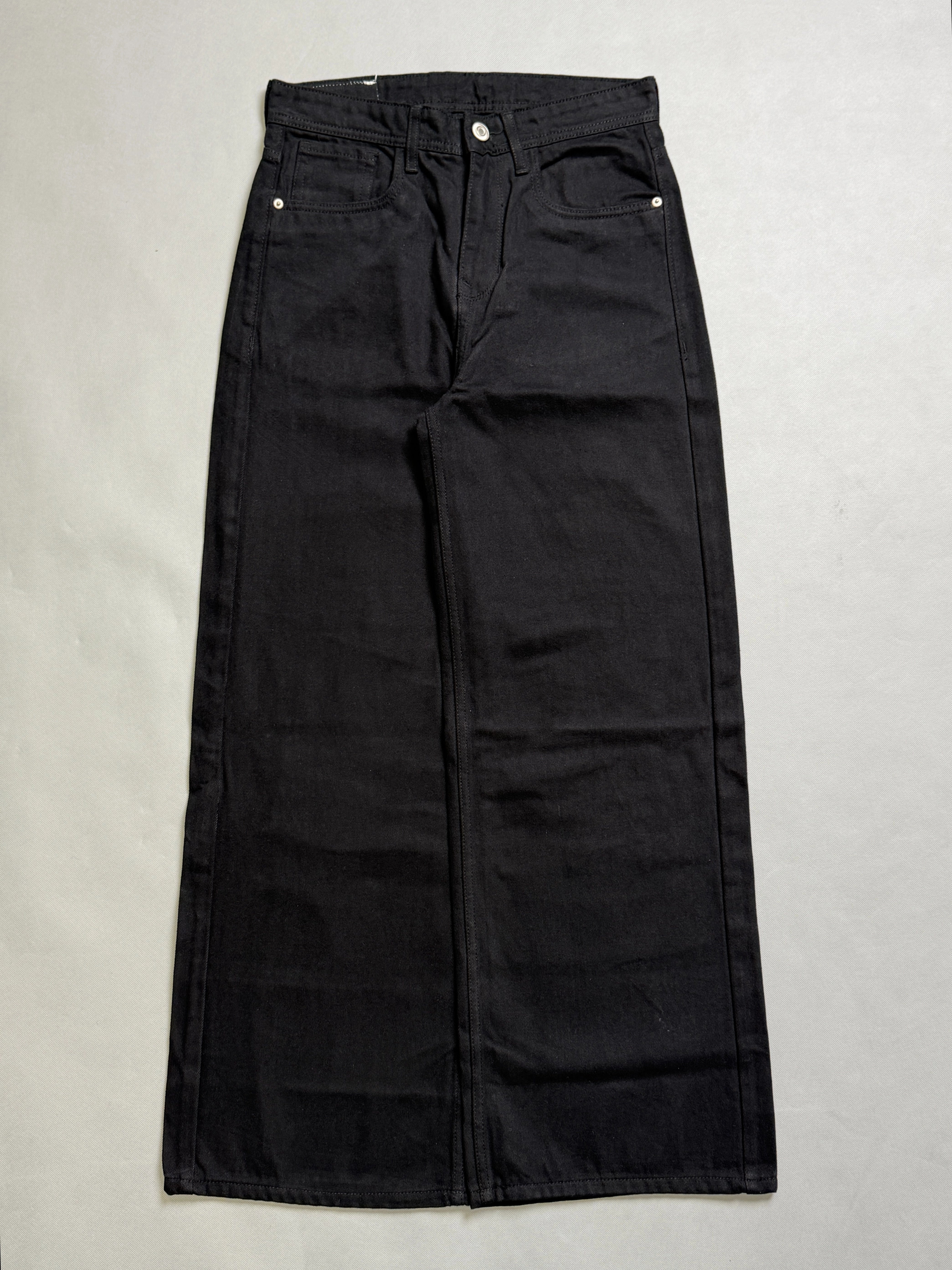 DUE BLACK WIDE