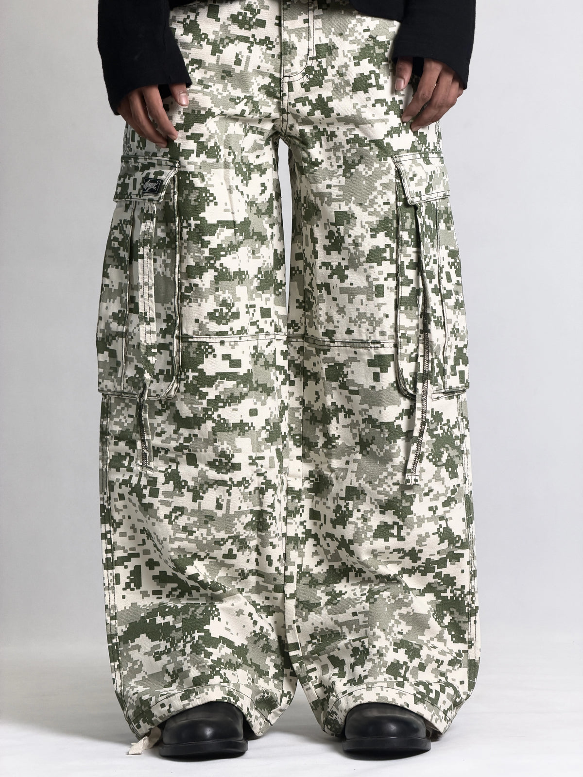 SNOW Camo Cargo Pants