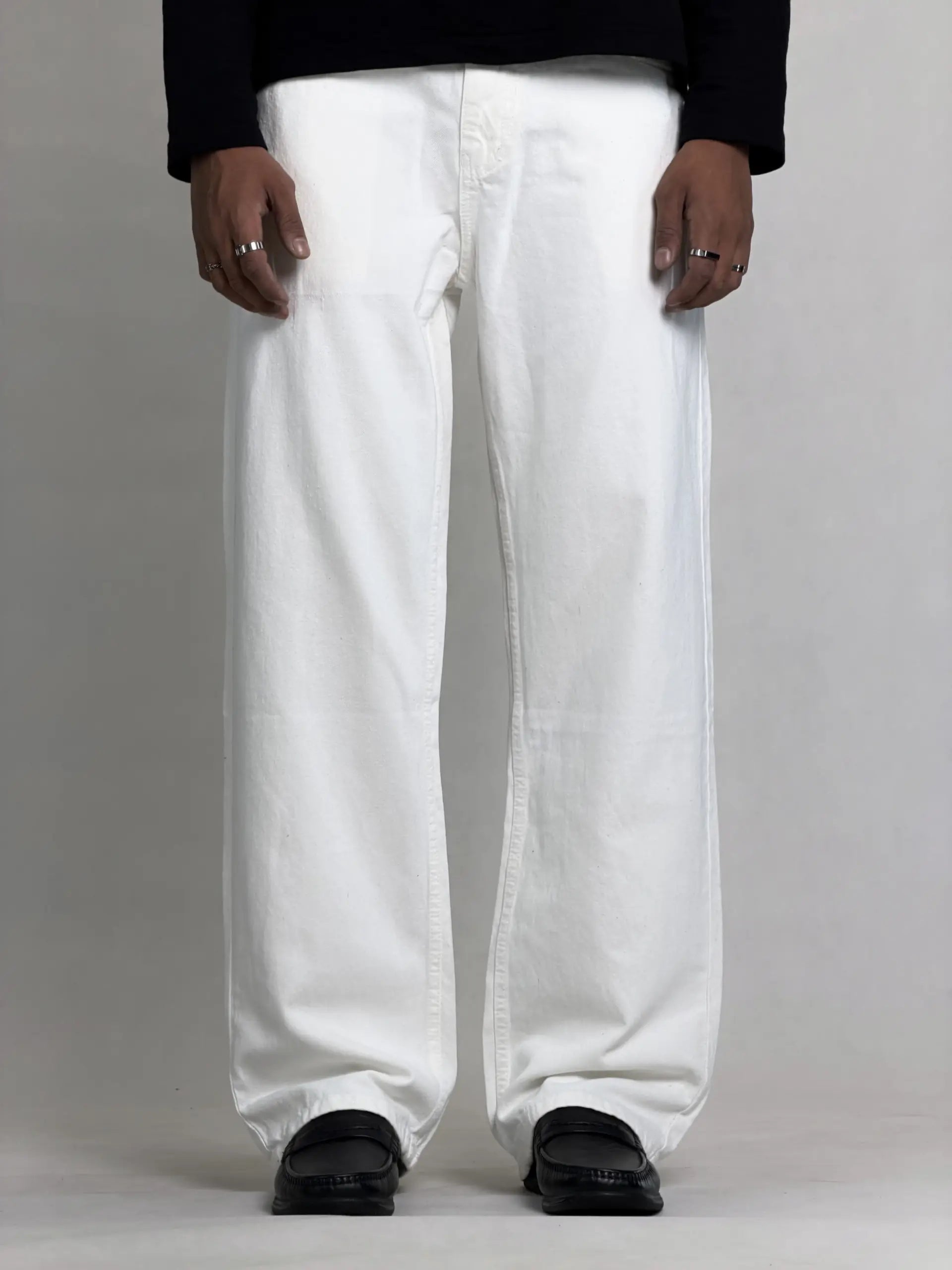 PURE WHITE STRAIGHT FIT