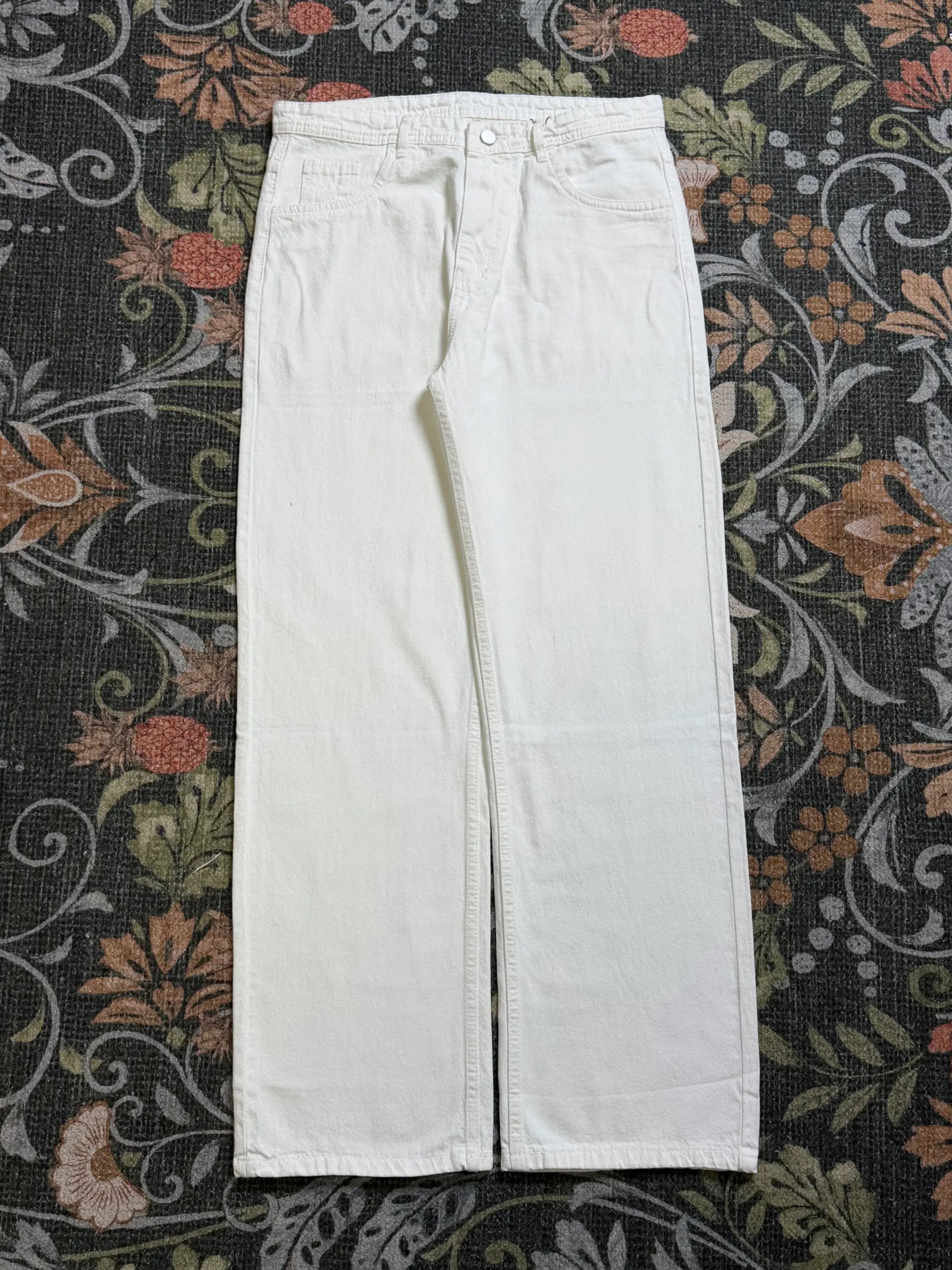 PURE WHITE STRAIGHT FIT